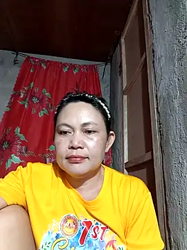 Snapshot of Everleigh_mom chatting on September 13, 11:54 am Everleigh mom online show from September 13, 11:54 am