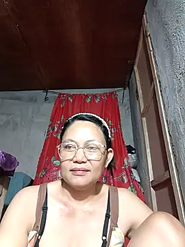 Snapshot of Everleigh_mom chatting on September 18, 7:54 am Everleigh mom online show from September 18, 7:54 am