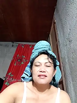 Snapshot of Everleigh_mom chatting on September 20, 4:13 am Everleigh mom online show from September 20, 4:13 am