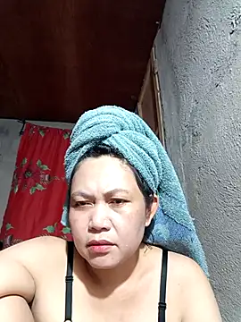 Snapshot of Everleigh_mom chatting on September 22, 3:19 am Everleigh mom online show from September 22, 3:19 am