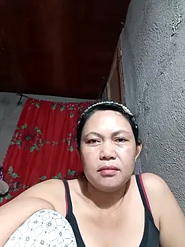 Snapshot of Everleigh_mom chatting on October 2, 10:44 am Everleigh mom online show from October 2, 10:44 am