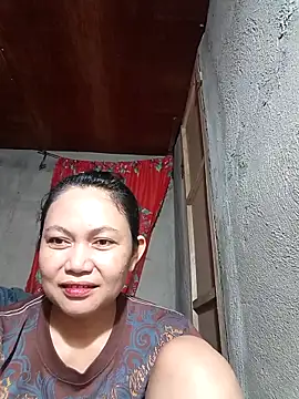 Snapshot of Everleigh_mom chatting on October 8, 1:31 pm Everleigh mom online show from October 8, 1:31 pm