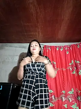 Snapshot of Everleigh_mom chatting on October 9, 7:45 pm Everleigh mom online show from October 9, 7:45 pm