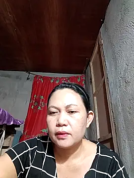 Snapshot of Everleigh_mom chatting on October 10, 10:47 am Everleigh mom online show from October 10, 10:47 am