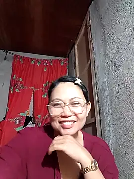 Snapshot of Everleigh_mom chatting on October 14, 8:15 am Everleigh mom online show from October 14, 8:15 am