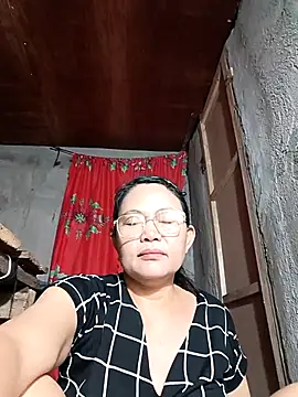 Snapshot of Everleigh_mom chatting on October 18, 10:16 am Everleigh mom online show from October 18, 10:16 am