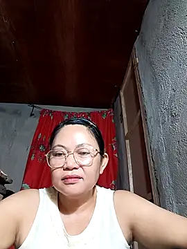 Snapshot of Everleigh_mom chatting on October 22, 8:08 pm Everleigh mom online show from October 22, 8:08 pm