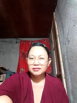 Snapshot of Everleigh_mom chatting on October 25, 8:14 pm Everleigh mom online show from October 25, 8:14 pm