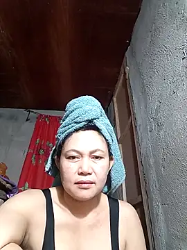 Snapshot of Everleigh_mom chatting on October 30, 1:51 am Everleigh mom online show from October 30, 1:51 am