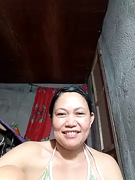 Snapshot of Everleigh_mom chatting on November 1, 8:16 am Everleigh mom online show from November 1, 8:16 am