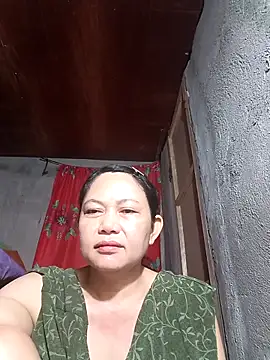 Snapshot of Everleigh_mom chatting on November 1, 8:22 pm Everleigh mom online show from November 1, 8:22 pm