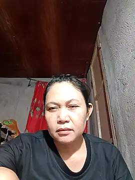 Snapshot of Everleigh_mom chatting on November 2, 9:44 am Everleigh mom online show from November 2, 9:44 am