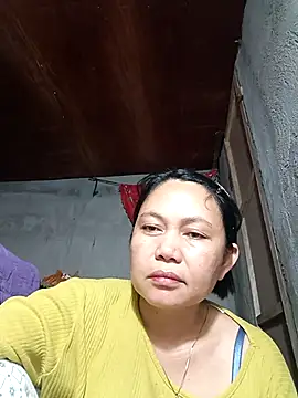 Snapshot of Everleigh_mom chatting on November 3, 3:08 am Everleigh mom online show from November 3, 3:08 am