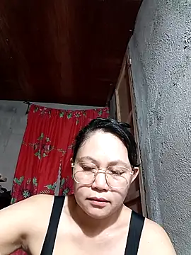 Snapshot of Everleigh_mom chatting on November 17, 5:57 am Everleigh mom online show from November 17, 5:57 am