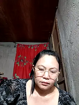 Snapshot of Everleigh_mom chatting on November 19, 10:48 am Everleigh mom online show from November 19, 10:48 am