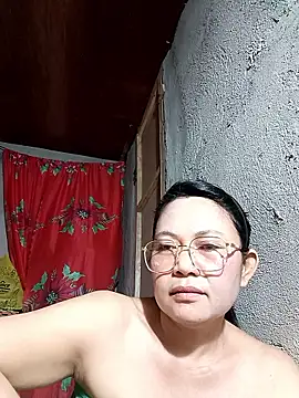 Snapshot of Everleigh_mom chatting on November 21, 7:40 am Everleigh mom online show from November 21, 7:40 am