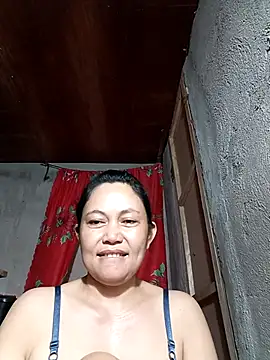 Snapshot of Everleigh_mom chatting on November 30, 7:56 am Everleigh mom online show from November 30, 7:56 am