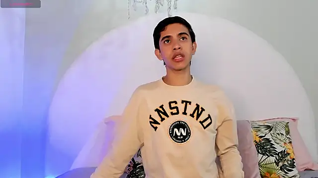 JoshuaSanzz online show from December 18, 2:28 am