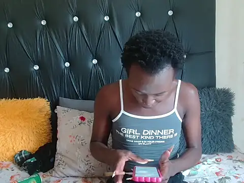 Snapshot of Lsnickykhanyile chatting on October 31, 11:44 am Lsnickykhanyile online show from October 31, 11:44 am