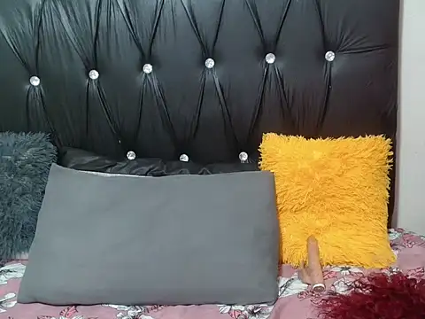 Snapshot of Lsnickykhanyile chatting on November 9, 5:22 pm Lsnickykhanyile online show from November 9, 5:22 pm