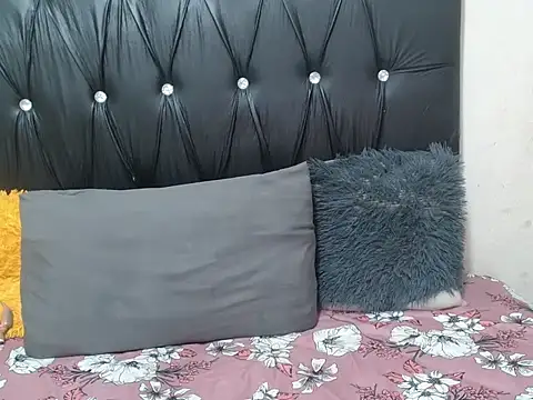 Snapshot of Lsnickykhanyile chatting on November 10, 9:25 pm Lsnickykhanyile online show from November 10, 9:25 pm