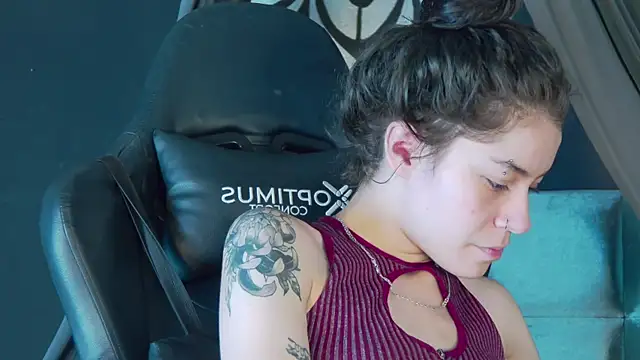 RavennMoonn online show from September 22, 8:00 pm