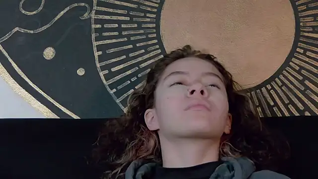 RavennMoonn online show from March 19, 1:26 pm