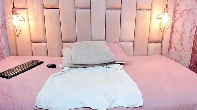 Snapshot of ALYANNA_HOT_ chatting on September 9, 12:05 pm ALYANNA HOT online show from September 9, 12:05 pm