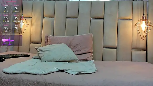 Snapshot of ALYANNA_HOT_ chatting on September 19, 12:17 pm ALYANNA HOT online show from September 19, 12:17 pm