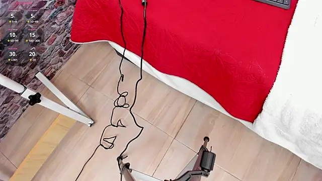 Snapshot of ALYANNA_HOT_ chatting on October 13, 1:11 pm ALYANNA HOT online show from October 13, 1:11 pm