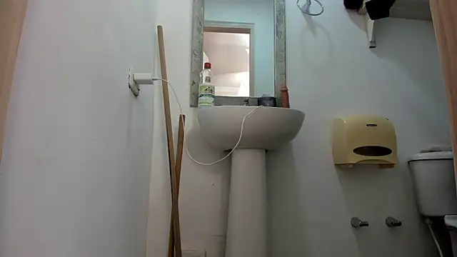 Snapshot of ALYANNA_HOT_ chatting on November 11, 11:43 am ALYANNA HOT online show from November 11, 11:43 am