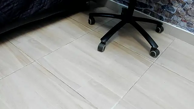 Snapshot of ALYANNA_HOT_ chatting on December 4, 11:41 am ALYANNA HOT online show from December 4, 11:41 am