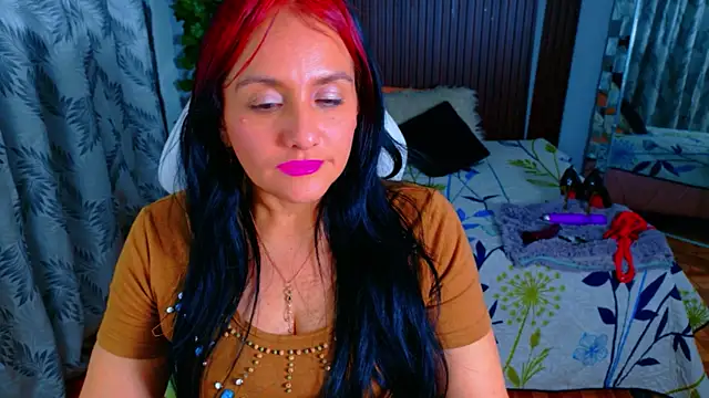 Snapshot of kataleya_29 chatting on May 14, 7:53 pm kataleya 29 online show from May 14, 7:53 pm