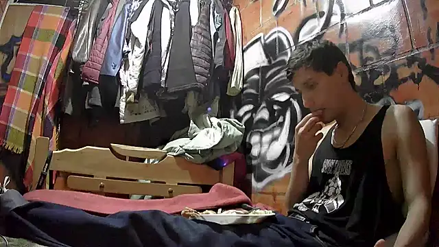 Snapshot of alexandercruz chatting on July 2, 4:29 am alexandercruz online show from July 2, 4:29 am