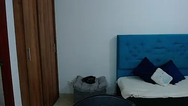 OrianaSaenz  online show from March 6, 4:20 am