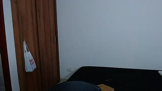 OrianaSaenz  online show from March 12, 10:05 pm