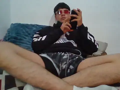 Snapshot of Barrx0018 chatting on December 18, 4:13 pm Barrx0018 online show from December 18, 4:13 pm