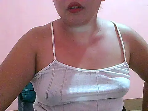 Snapshot of fresh_rosie chatting on May 27, 8:17 pm fresh rosie online show from May 27, 8:17 pm
