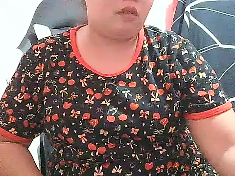 Snapshot of fresh_rosie chatting on July 5, 7:48 am fresh rosie online show from July 5, 7:48 am