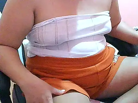 Snapshot of fresh_rosie chatting on July 18, 12:59 am fresh rosie online show from July 18, 12:59 am