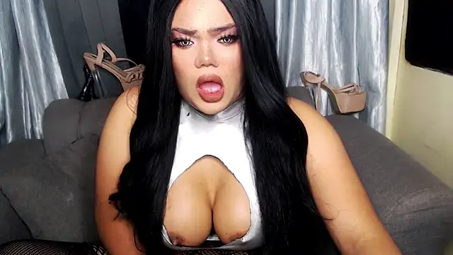 10inchs Maxie online show from November 16, 7:30 pm