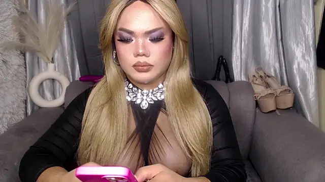 10inchs Maxie online show from November 26, 5:25 pm