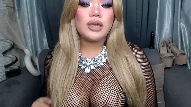 10inchs Maxie online show from November 30, 7:56 am