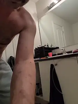 Snapshot of cloudymatt chatting on November 10, 12:42 am cloudymatt online show from November 10, 12:42 am