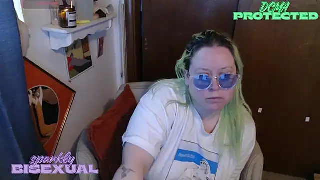 Snapshot of sparklybisexual chatting on March 8, 9:40 pm sparklybisexual online show from March 8, 9:40 pm