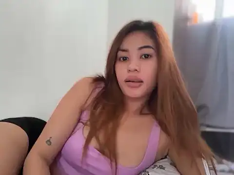 Snapshot of daretolovemee_18 chatting on May 22, 3:57 am daretolovemee 18 online show from May 22, 3:57 am