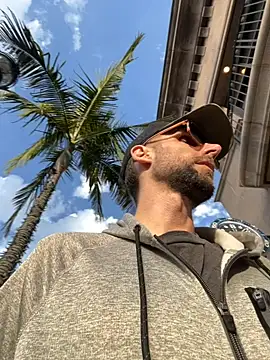 Snapshot of thejohnryancollection chatting on October 22, 12:11 am thejohnryancollection online show from October 22, 12:11 am