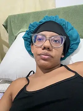 Snapshot of Valen1800 chatting on October 31, 12:44 am Valen1800 online show from October 31, 12:44 am