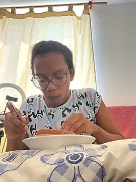 Snapshot of Valen1800 chatting on November 7, 3:12 pm Valen1800 online show from November 7, 3:12 pm