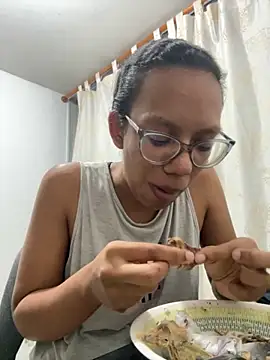 Snapshot of Valen1800 chatting on November 19, 12:43 am Valen1800 online show from November 19, 12:43 am